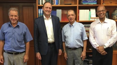 RENCONTRE DE L’ANCIEN PRESIDENT DE LA REPUBLIQUE, JAMES MICHEL, AVEC L’AMIRAL VINCENT CAMPREDON